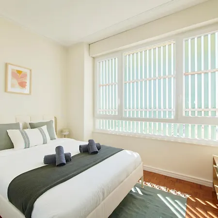 Bright In Saldanha * Лісабон